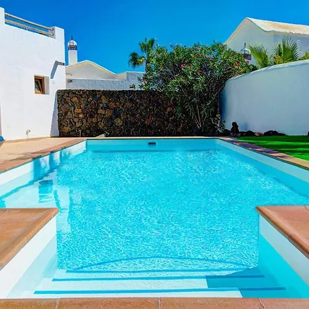 Domingo By Villa